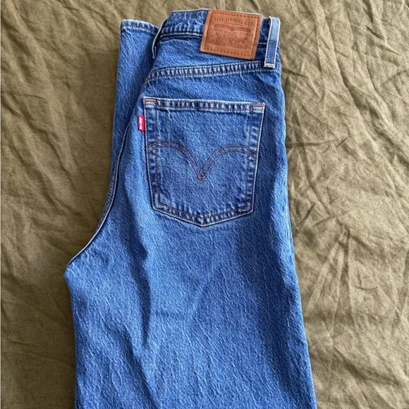 Levi’s Ribcage Straight Jeans - Picture 3 of 3